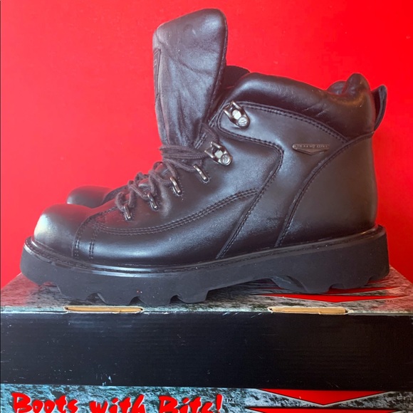 SHOE - Picture 3 of 4